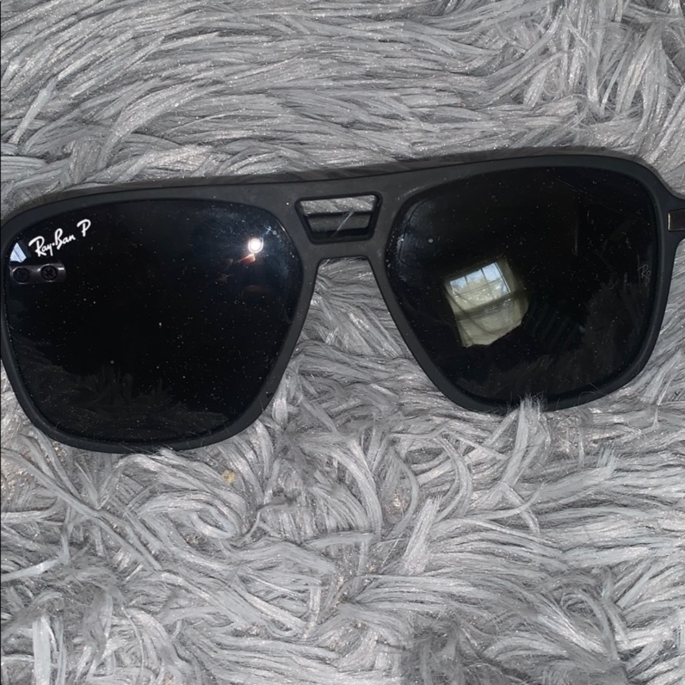 RAY BAN